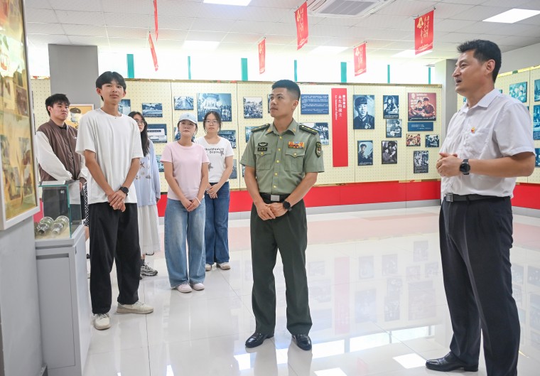 “雷锋班班长”，一场跨越时空的青春回答