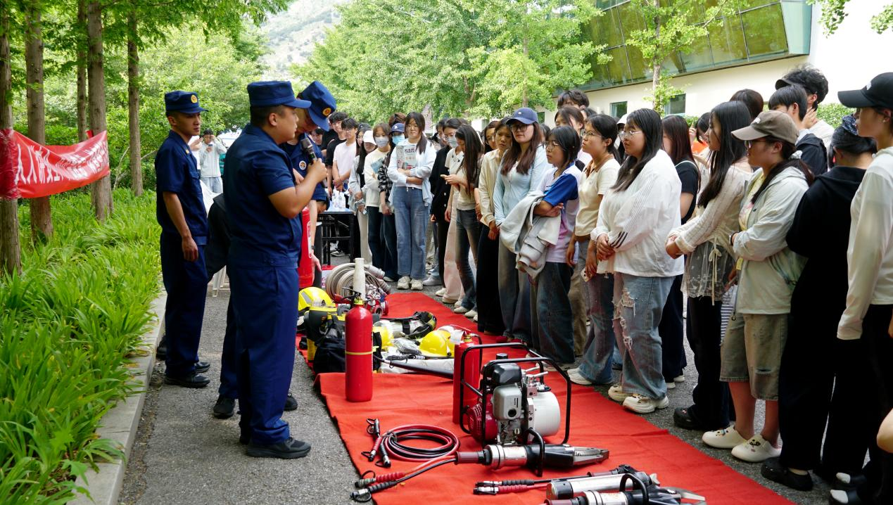政警联校筑防线 法治平安护校园  —开云kaiyun网页版开展“安全生产月”专题活动