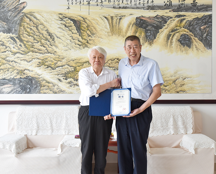 中国科学院院士姚建铨到开云kaiyun网页版交流座谈并作专题报告